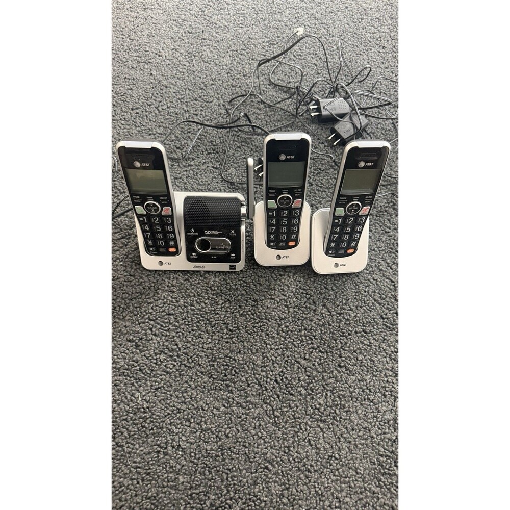 AT&T BL102-3 Cordless Answering System 3 Handsets